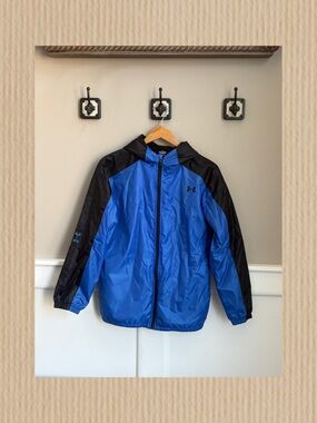 🧵Under Armour Blue and Black Hooded Rain Jacket Big Kids